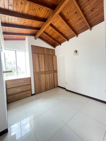 Apartamento en venta en Loma De Los Bernal, Medellín · foto 18 de 22