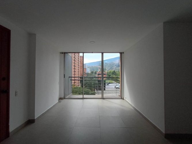 Apartamento de 3 alcobas en venta en Laureles, Medellín, 67 m² · foto 1 de 18