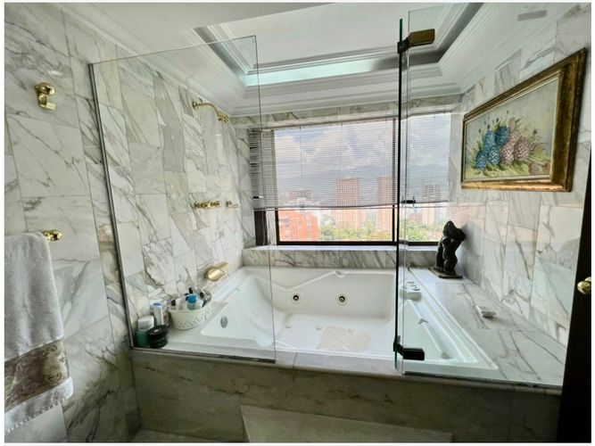 Apartamento de 4 alcobas en arriendo en Los Balsos, Medellín, 450 m² · foto 6 de 20