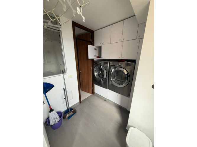 Apartamento de 4 alcobas en arriendo en El Tesoro, Medellín, 198 m² · foto 9 de 24