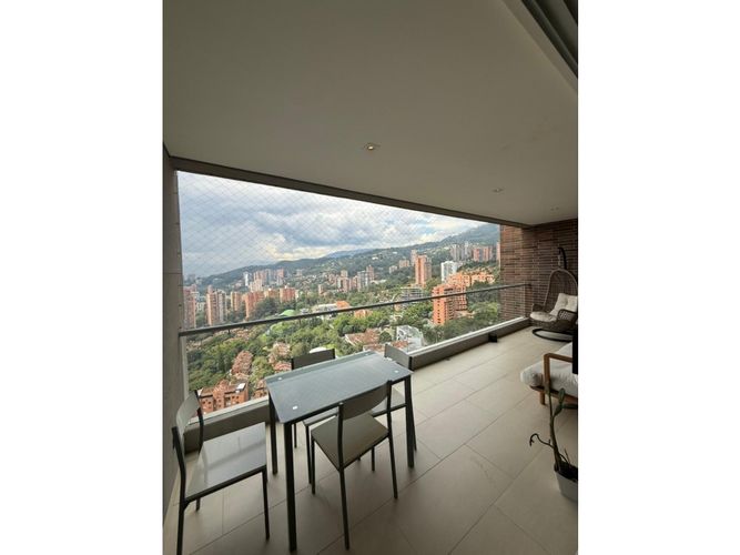 Apartamento de 4 alcobas en arriendo en El Tesoro, Medellín, 198 m² · foto 12 de 24