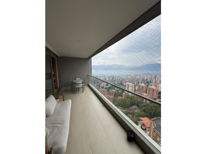 Apartamento de 4 alcobas en arriendo en El Tesoro, Medellín, 198 m² · foto 17 de 24