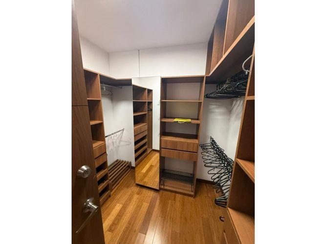 Apartamento de 4 alcobas en arriendo en El Tesoro, Medellín, 198 m² · foto 20 de 24