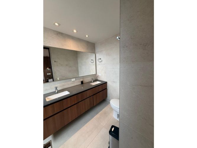 Apartamento de 4 alcobas en arriendo en El Tesoro, Medellín, 198 m² · foto 23 de 24