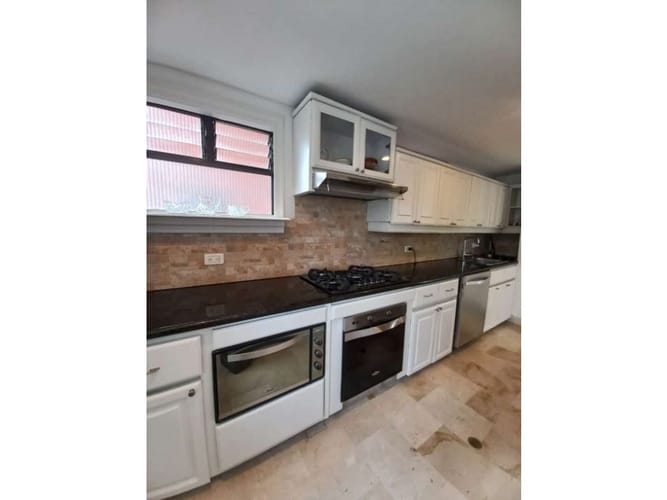 Apartamento de 3 alcobas en arriendo en El Tesoro, Medellín, 145 m² · foto 16 de 24