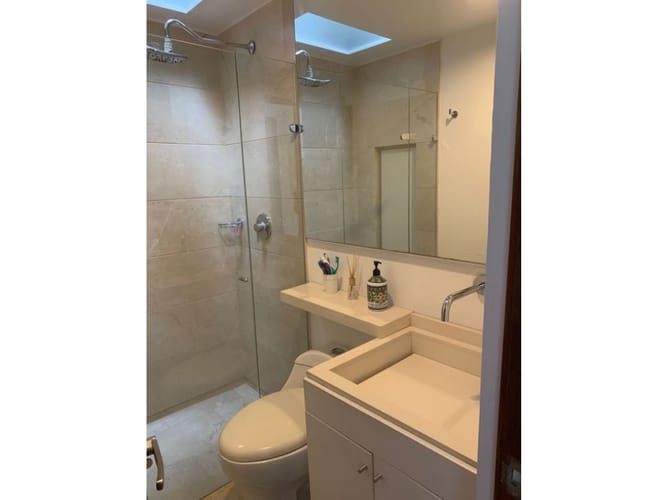 Casa de 3 alcobas en arriendo en El Poblado, Medellín, 210 m² · foto 8 de 20