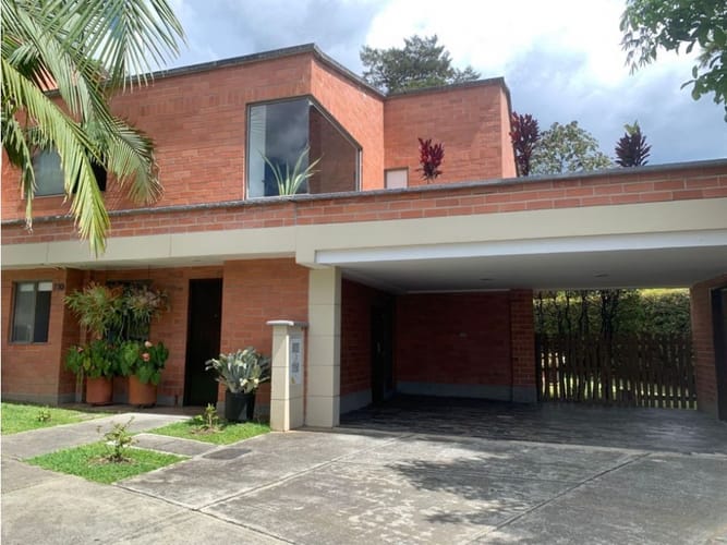 Casa de 3 alcobas en arriendo en El Poblado, Medellín, 210 m² · foto 19 de 20