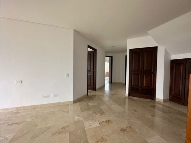 Apartamento de 4 alcobas en arriendo en Laureles, Medellín, 340 m² · foto 4 de 24