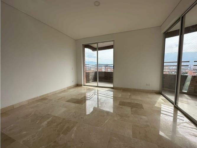 Apartamento de 4 alcobas en arriendo en Laureles, Medellín, 340 m² · foto 5 de 24