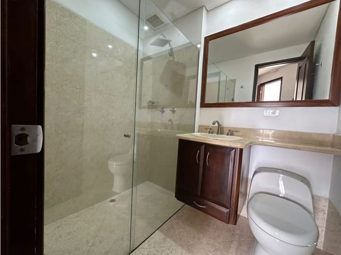 Apartamento de 4 alcobas en arriendo en Laureles, Medellín, 340 m² · foto 6 de 24