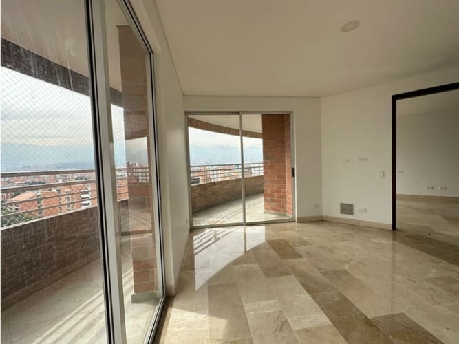 Apartamento de 4 alcobas en arriendo en Laureles, Medellín, 340 m² · foto 8 de 24