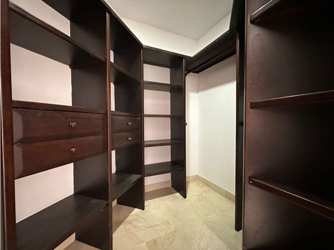 Apartamento de 4 alcobas en arriendo en Laureles, Medellín, 340 m² · foto 10 de 24