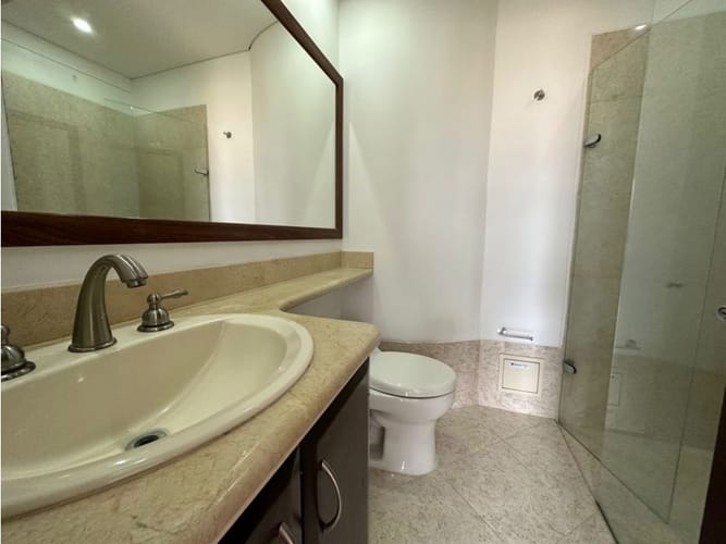 Apartamento de 4 alcobas en arriendo en Laureles, Medellín, 340 m² · foto 17 de 24