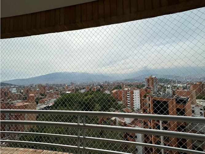 Apartamento de 4 alcobas en arriendo en Laureles, Medellín, 340 m² · foto 20 de 24