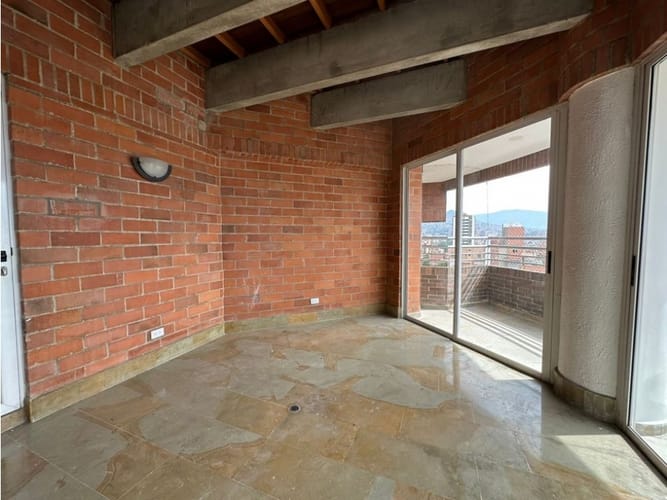Apartamento de 4 alcobas en arriendo en Laureles, Medellín, 340 m² · foto 21 de 24