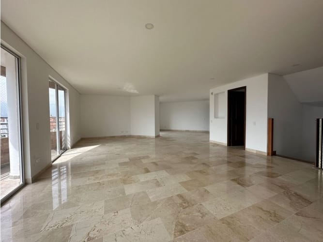 Apartamento de 4 alcobas en arriendo en Laureles, Medellín, 340 m² · foto 22 de 24