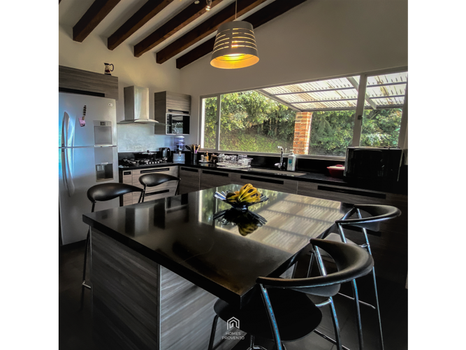 Casa de 5 alcobas en venta en Llano Grande, Rionegro, 366 m² · foto 2 de 8