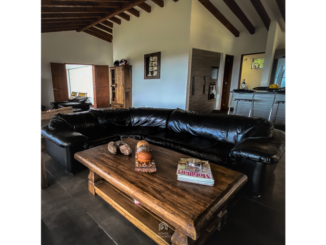 Casa de 5 alcobas en venta en Llano Grande, Rionegro, 366 m² · foto 3 de 8