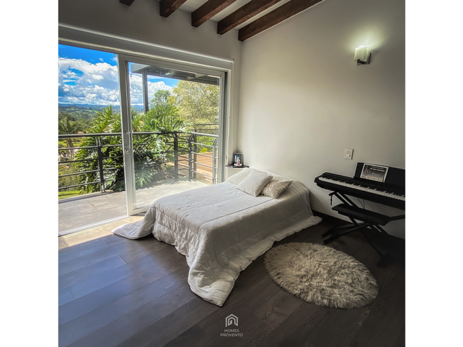 Casa de 5 alcobas en venta en Llano Grande, Rionegro, 366 m² · foto 6 de 8