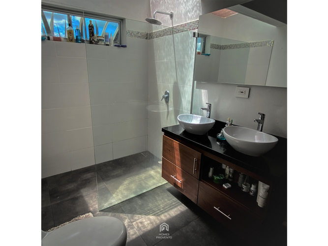 Casa de 5 alcobas en venta en Llano Grande, Rionegro, 366 m² · foto 8 de 8