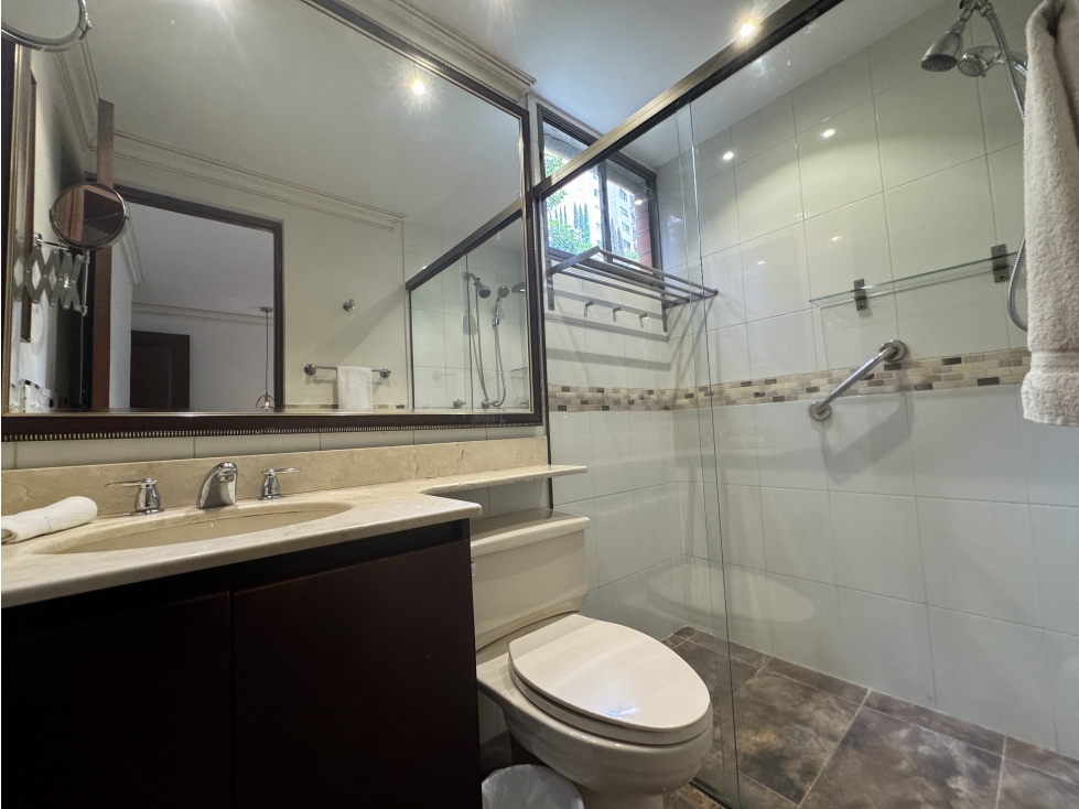 Apartamento en arriendo en El Poblado, Medellín · foto 18 de 24