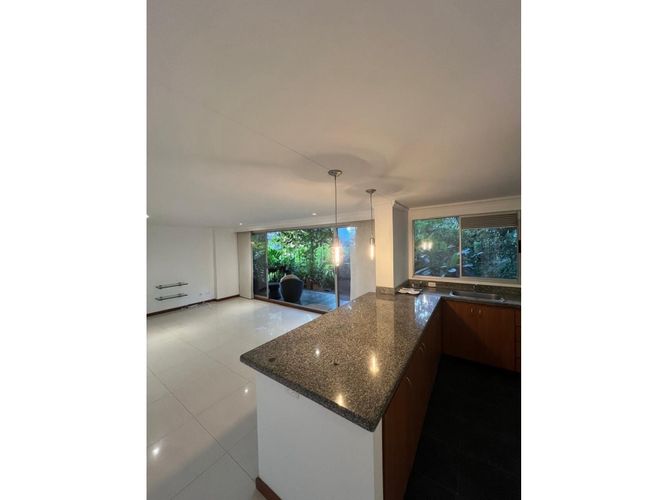 Apartamento de 1 alcoba en venta en Los Naranjos, Medellín, 94 m² · foto 2 de 17