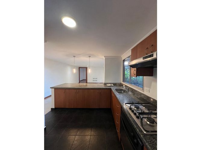 Apartamento de 1 alcoba en venta en Los Naranjos, Medellín, 94 m² · foto 4 de 17