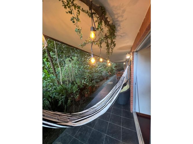 Apartamento de 1 alcoba en venta en Los Naranjos, Medellín, 94 m² · foto 8 de 17