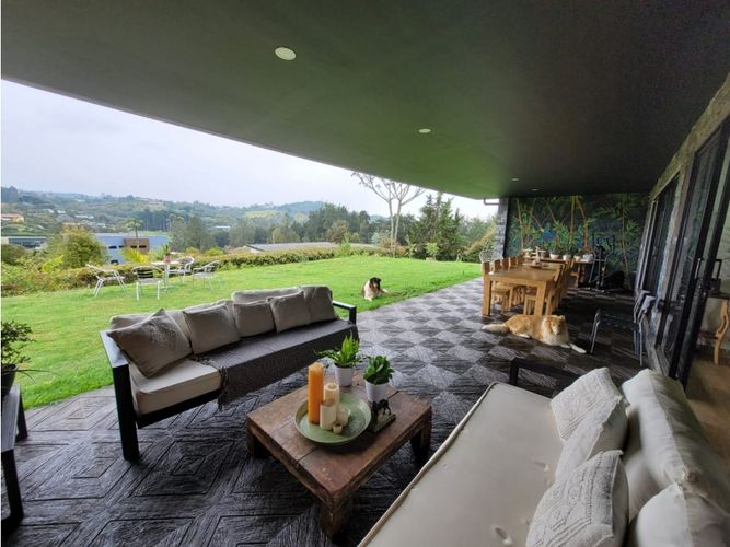 Casa de 4 alcobas en venta en Vía Las Palmas, Envigado, 500 m² · foto 2 de 24