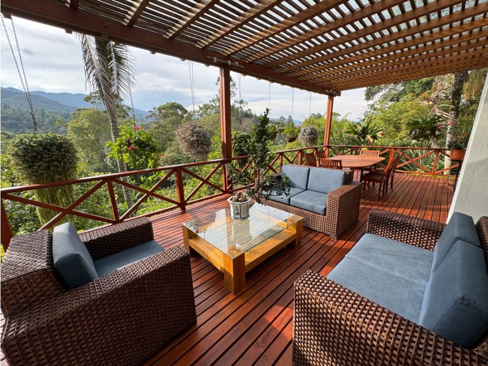 4BR House in Santa Elena (400 m²) - 2