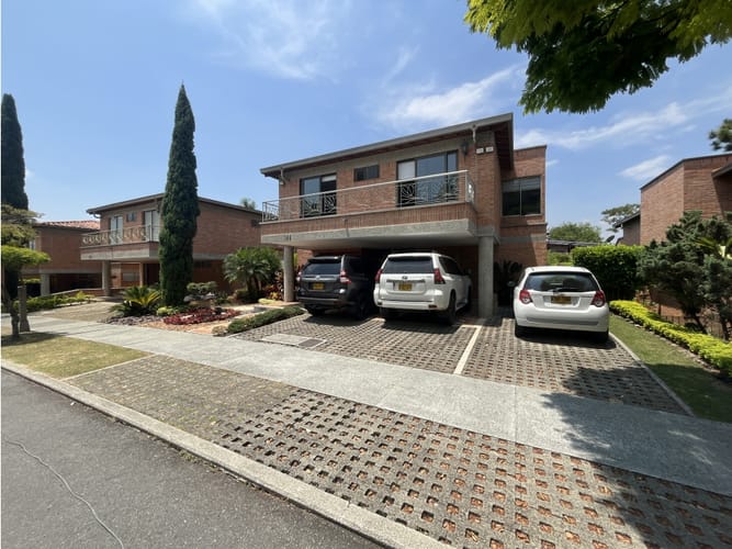 Casa en venta en Loma Benedictinos, Envigado · foto 2 de 22