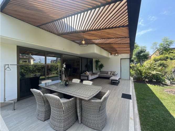 Casa en venta en Loma Benedictinos, Envigado · foto 3 de 22