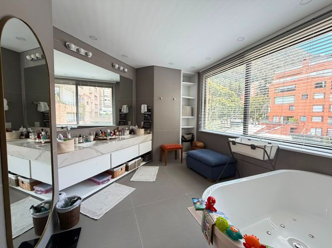 Apartamento de 1 alcoba en venta en Los Rosales, Bogotá, 182 m² · foto 16 de 19