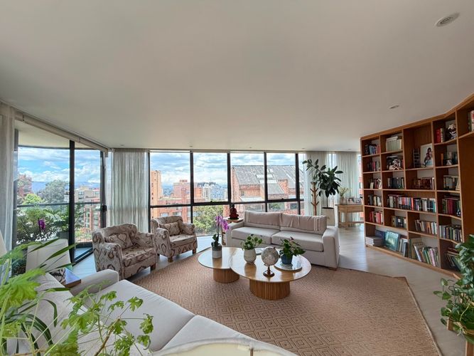Apartamento de 1 alcoba en venta en Los Rosales, Bogotá, 182 m² · foto 4 de 19