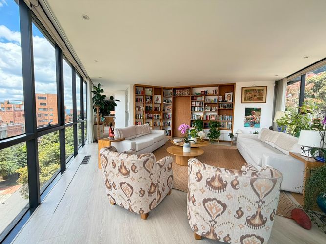 Apartamento de 1 alcoba en venta en Los Rosales, Bogotá, 182 m² · foto 3 de 19