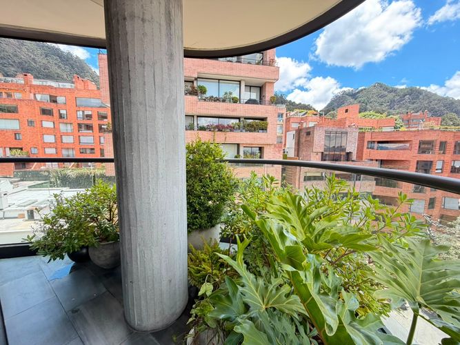 Apartamento de 1 alcoba en venta en Los Rosales, Bogotá, 182 m² · foto 6 de 19