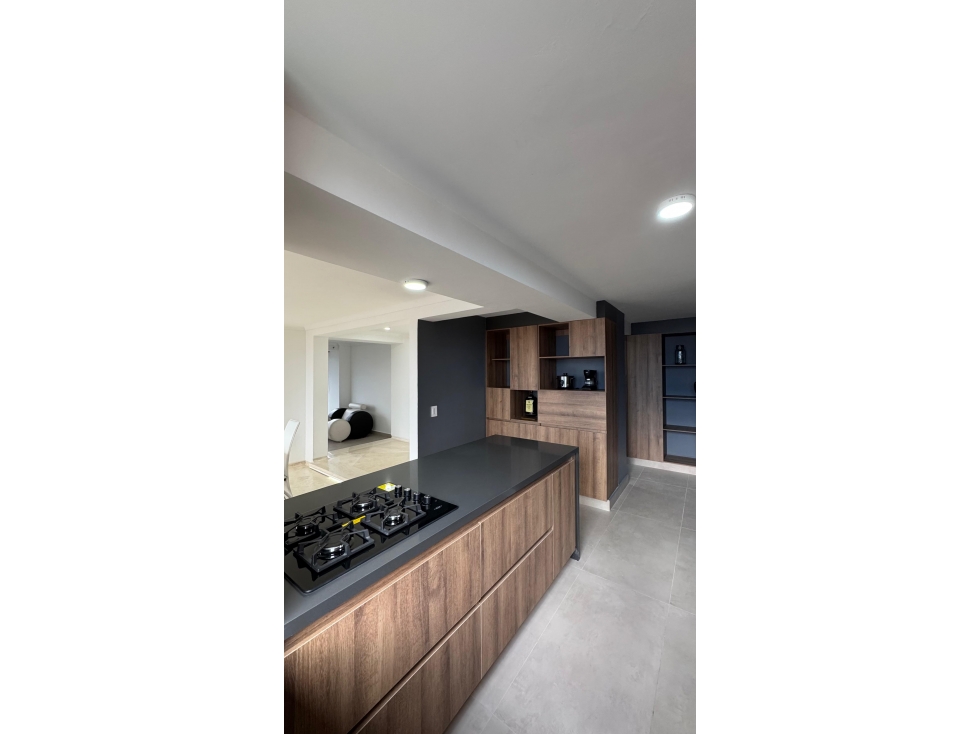 Apartamento en arriendo en El Poblado, Medellín · foto 2 de 24