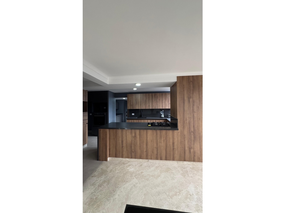 Apartamento en arriendo en El Poblado, Medellín · foto 3 de 24