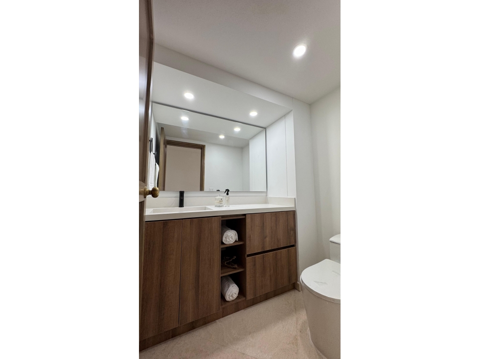 Apartamento en arriendo en El Poblado, Medellín · foto 4 de 24
