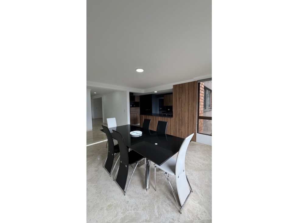 Apartamento en arriendo en El Poblado, Medellín · foto 16 de 24