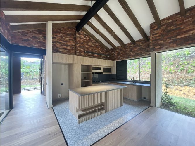 Casa de 3 alcobas en arriendo en El Capiro, Rionegro, 280 m² · foto 2 de 18