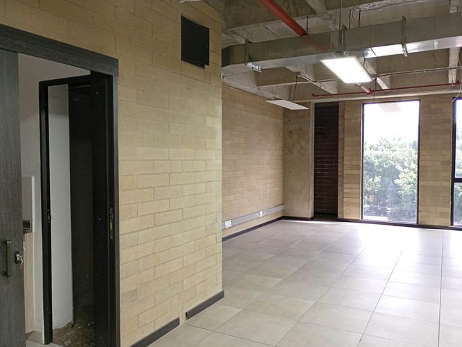 Oficina en arriendo en Cristo Rey, Medellín, 70 m² · foto 3 de 11