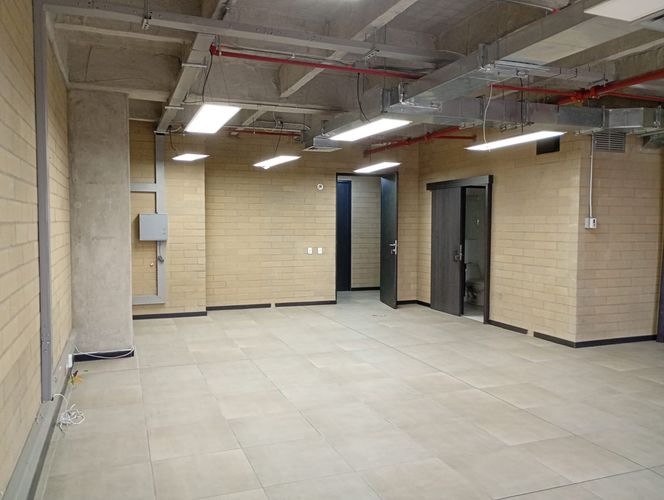 Oficina en arriendo en Cristo Rey, Medellín, 70 m² · foto 2 de 11