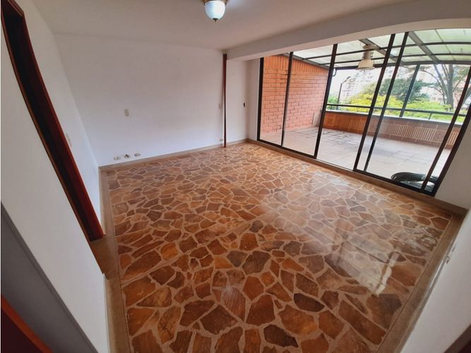 Apartamento de 3 alcobas en venta en Los Balsos, Medellín, 200 m² · foto 2 de 24