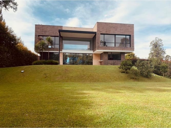 Casa de 4 alcobas en venta en Llano Grande, Rionegro, 410 m² · foto 4 de 15