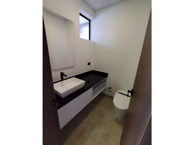 Casa de 5 alcobas en arriendo en Santa Catalina, Envigado, 450 m² · foto 23 de 24