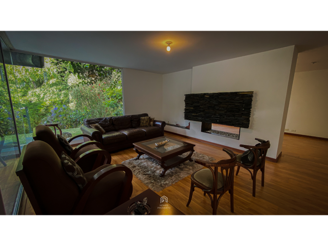 Casa de 4 alcobas en venta en Santa Maria De Los Angeles, Medellín, 320 m² · foto 2 de 9