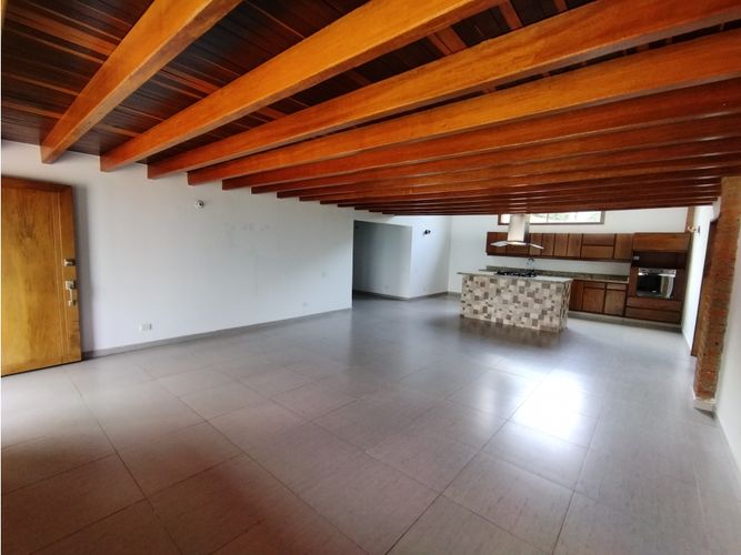 Casa de 4 alcobas en arriendo en Las Antillas, Envigado, 400 m² · foto 10 de 24
