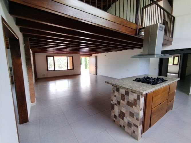Casa de 4 alcobas en arriendo en Las Antillas, Envigado, 400 m² · foto 12 de 24
