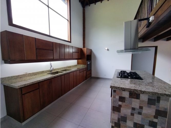 Casa de 4 alcobas en arriendo en Las Antillas, Envigado, 400 m² · foto 14 de 24